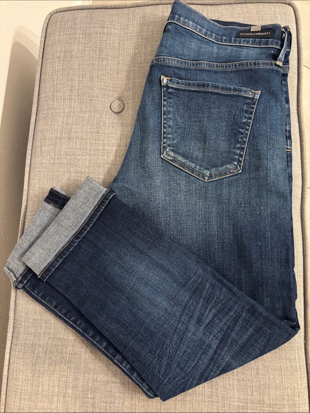 Citizens Of Humanity Slim Straight cropped stretch Jeans in Dark Blue Wash